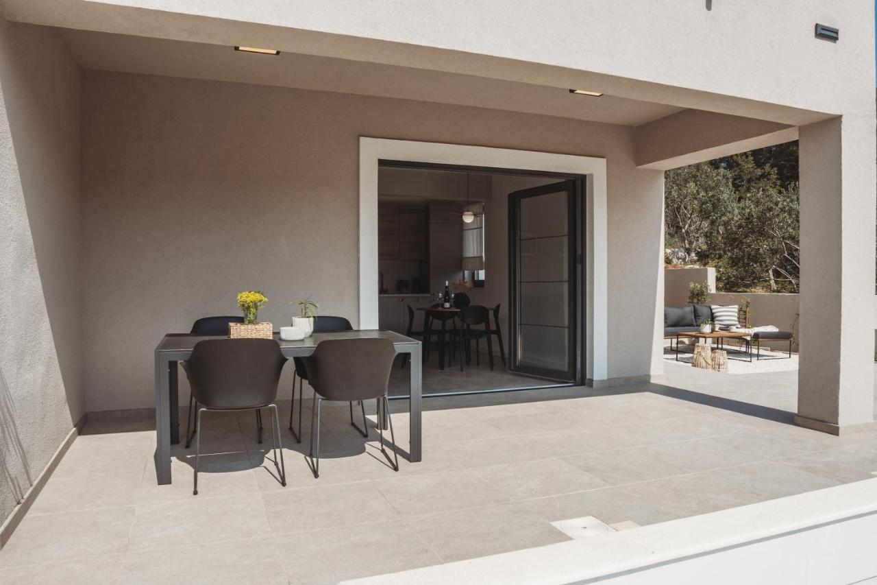 Apartma Sol Luxury Near The With Shared Heated Pool