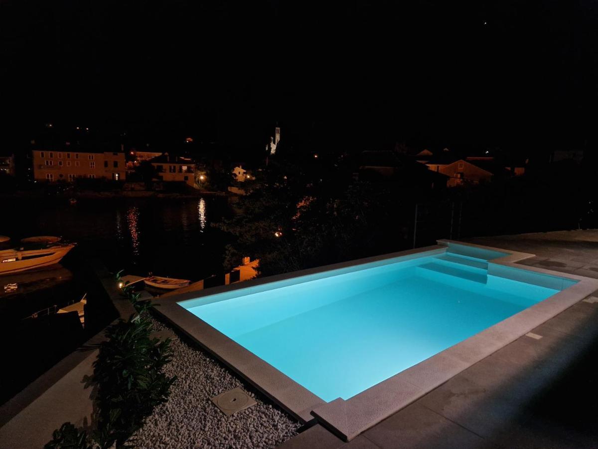 Sol Luxury Near The With Shared Heated Pool Bozava