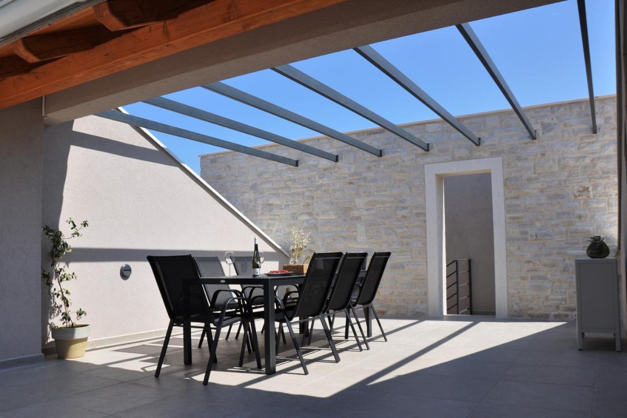 Apartma Sol Luxury Near The With Shared Heated Pool