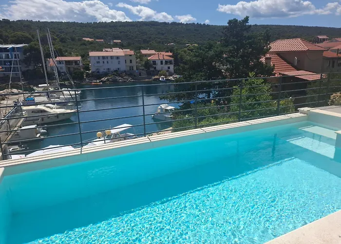 Sol Luxury Residence Near The Beach With Shared Heated Pool