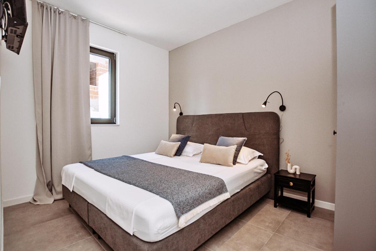 Sol Luxury Near The With Shared Heated Pool Bozava