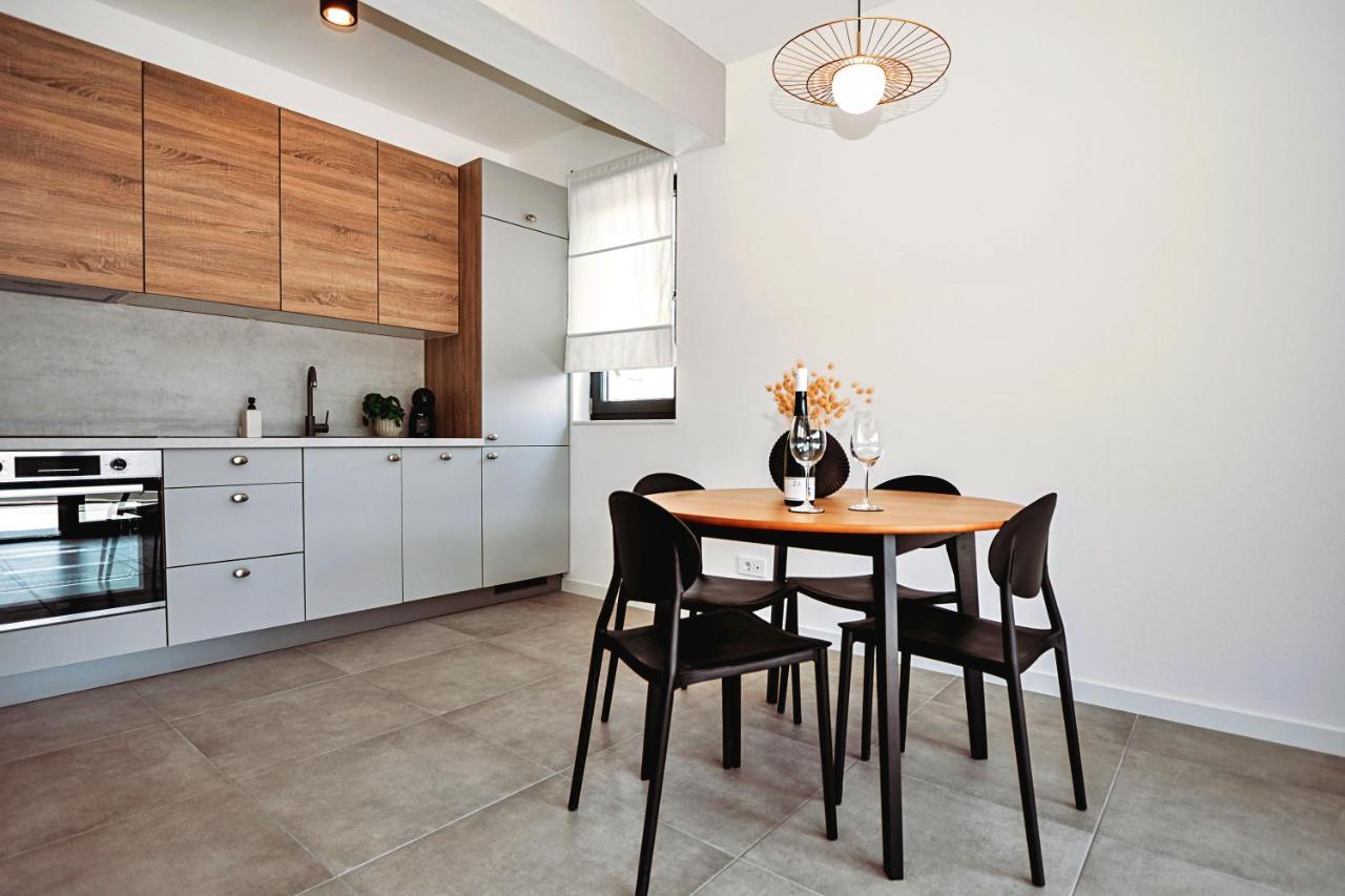 Sol Luxury Near The With Shared Heated Pool Apartment