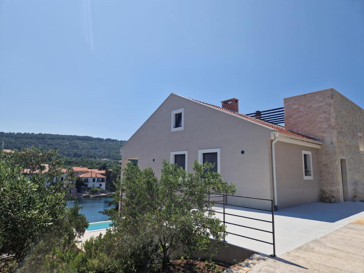 Sol Luxury Near The With Shared Heated Pool * Bozava